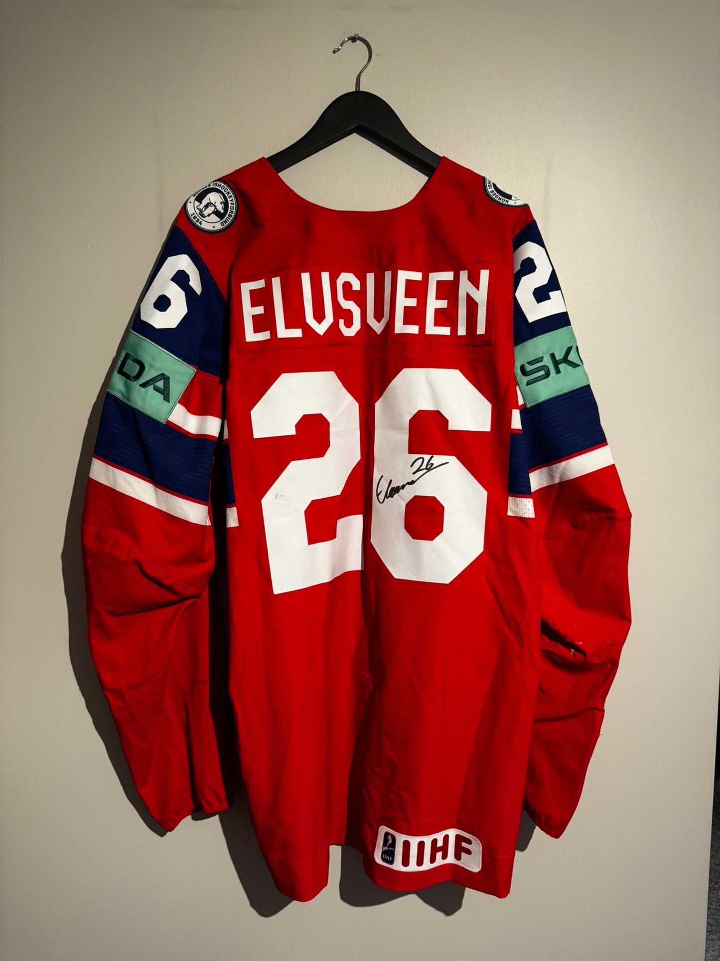 26 Elvsveen, signert